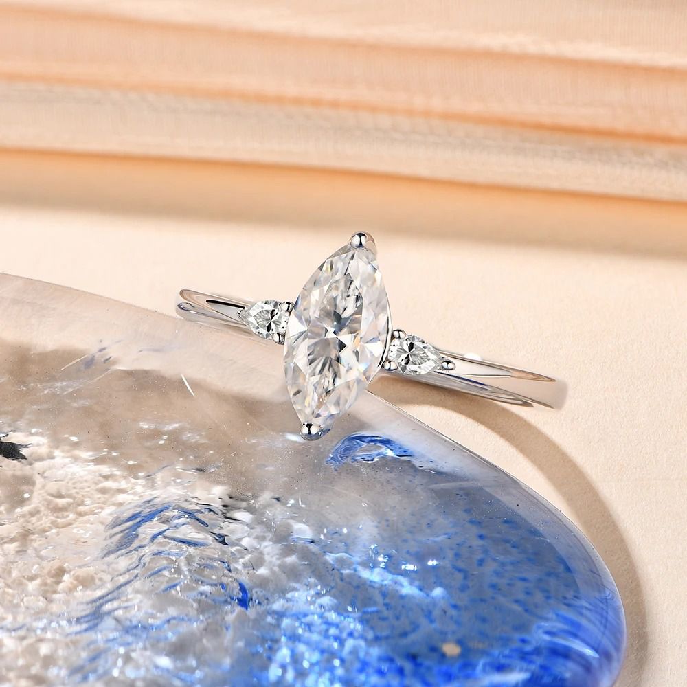 When Is the Right Time to Propose? A UK Guide to Timing
